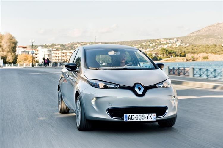 Grâce au Super Bonus, la citadine Renault ZOE s’affiche dès le 1er avril 2015 à partir de 11 900 euros