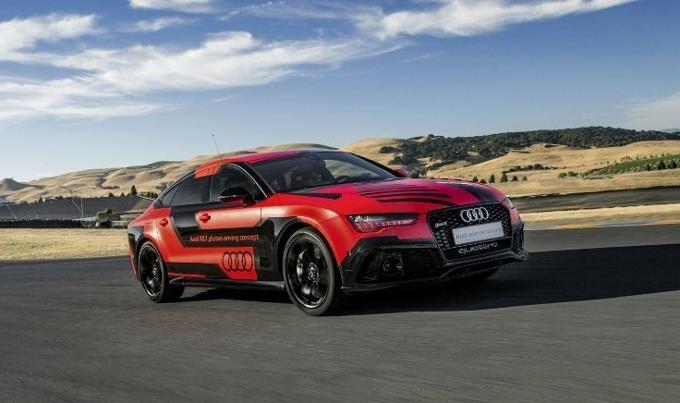 Le prototype Audi RS7 sans pilote annonce le système Audi Piloted Driving qui sera inauguré sur la prochaine Audi A8