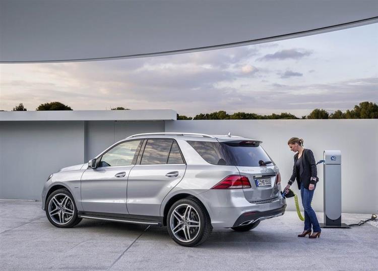 Disponible en version hybride rechargeable, l’actuel Mercedes GLE devrait se convertir au 100 % électrique d’ici la fin de la décennie