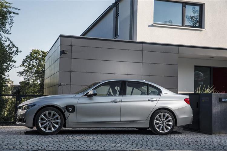 Cinquième véhicule hybride rechargeable du constructeur, la BMW 330e sera dévoilée au prochain salon de Francfort