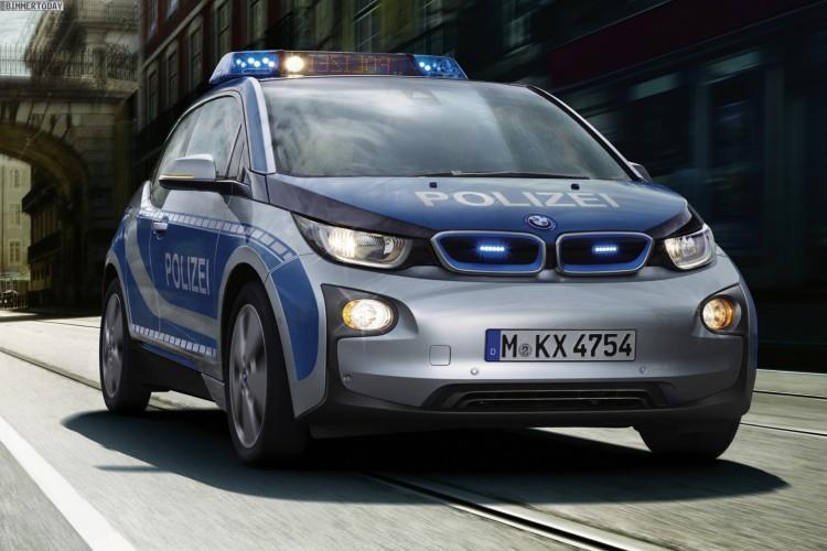 Les trois premières BMW i3 électriques ont adopté les nouveaux codes couleurs de la police bavaroise