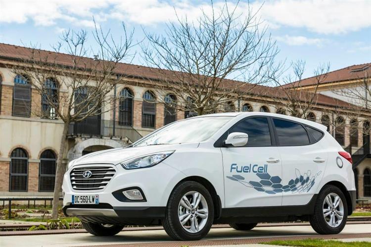 D’ici la fin 2015, les premiers Hyundai ix35 à hydrogène feront leur apparition dans la flotte de la Société du Taxi Electrique Parisien (STEP)