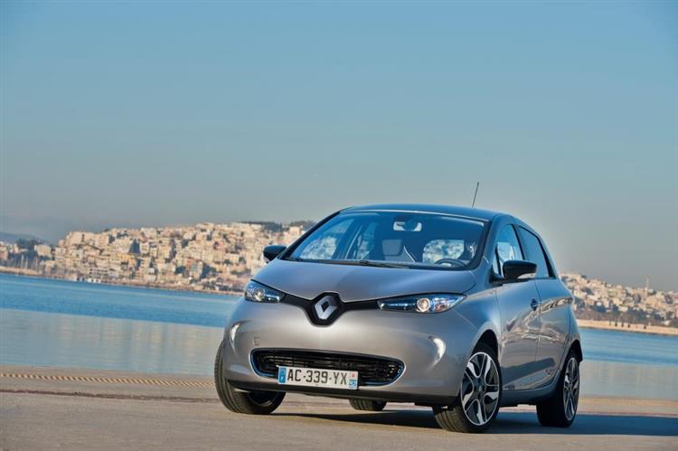Lancée en 2013, la citadine électrique Renault ZOE est commercialisée à partir de 15 600 euros (bonus déduit)