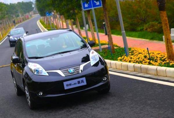 En Chine, la Nissan LEAF électrique est commercialisée par le partenaire Dongfeng sous l’appellation Venucia