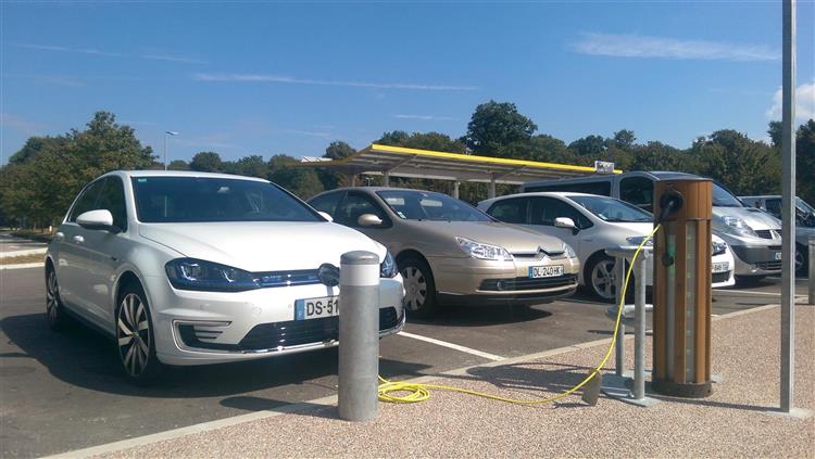 En 2015, la Volkswagen Golf GTE a été l’hybride rechargeable la plus vendue en France