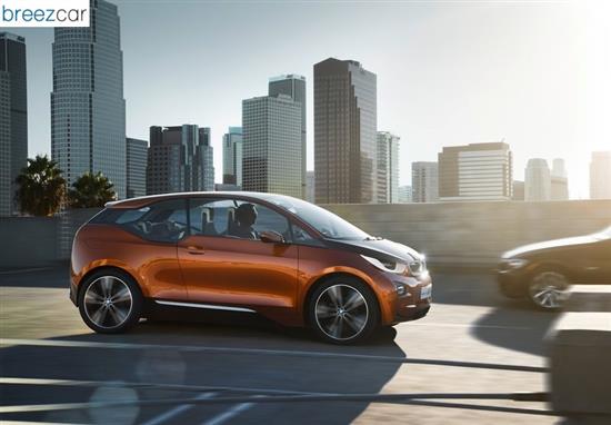 Grande innovation : la BMW i3 électrique peut recevoir en option (4 500 euros) un prolongateur d'autonomie (moteur essence faisant office de générateur pour recharger les batteries)