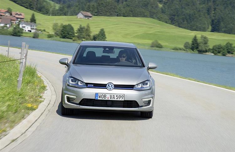 Avec plus de 2 000 immatriculations en 2015, la Volkswagen Golf GTE est la voiture hybride rechargeable la plus vendue en Allemagne