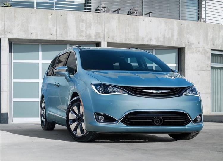 Plus élégant que son prédécesseur, le nouveau Chrysler Pacifica offrira jusqu’à 50 km d’autonomie en mode électrique sur sa version hybride rechargeable