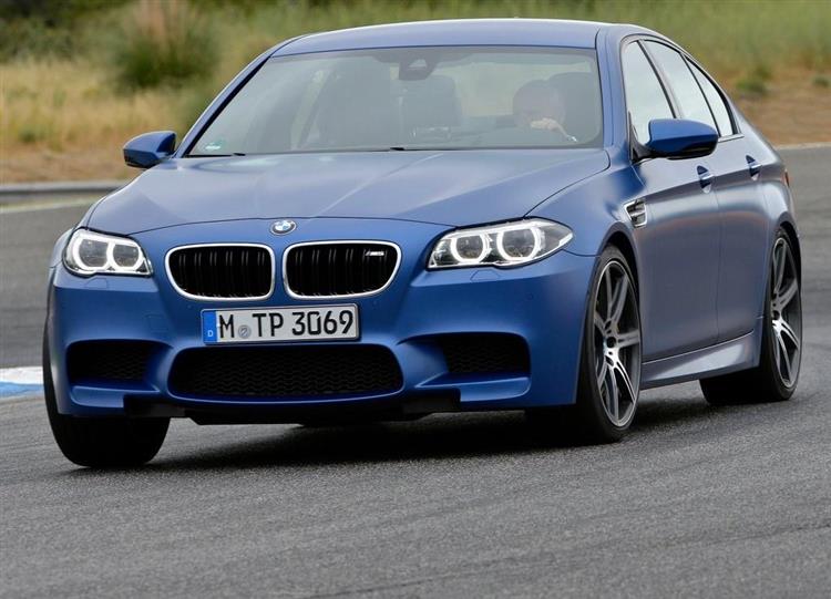La future BMW M5 troquera-t-elle son V8 biturbo contre un 6 cylindres assisté par un ou deux moteurs électriques alimentés par une batterie rechargeable ?