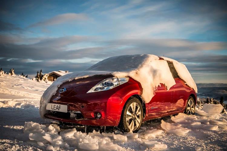 Pour les pays scandinaves, la Nissan LEAF 30 kWh offre une option baptisée « Nordic Pack » qui permet de dégivrer intégralement son véhicule à distance