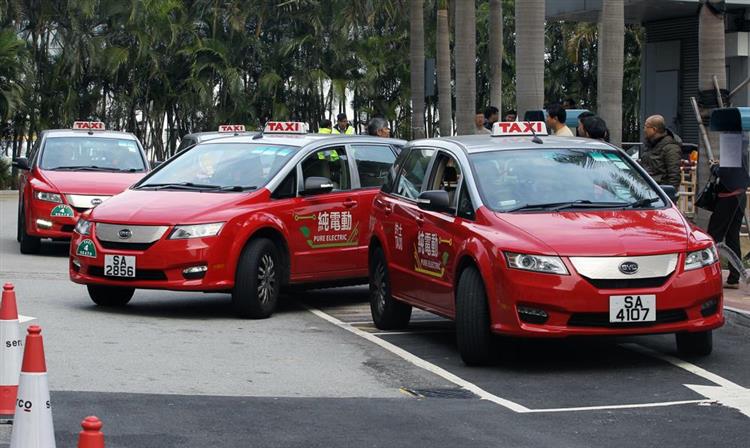 Pour lutter contre la pollution atmosphérique dans les métropoles chinoises, le gouvernement encourage les compagnies de taxis à adopter des véhicules électriques ou hybrides