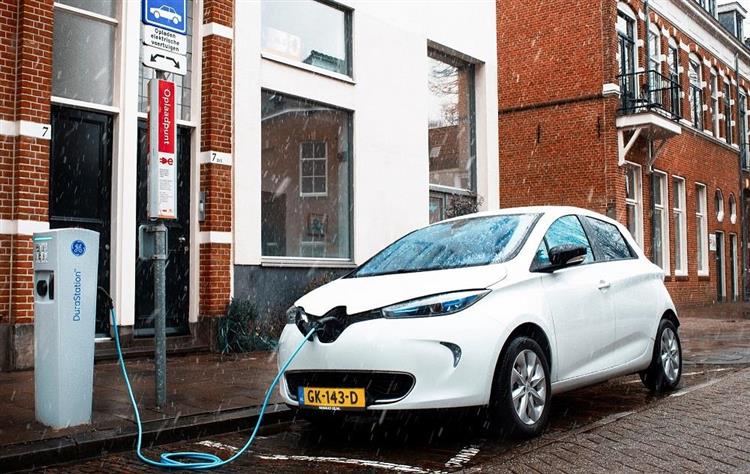 D’ici la fin 2017, la ville d’Utrecht aux Pays-Bas accueillera une flotte de 150 Renault ZOE alimentée par 10 000 panneaux photovoltaïques