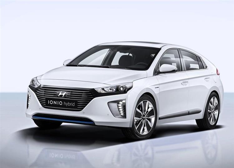 Symbole de l’offensive du groupe sud-coréen dans l’électrification de sa gamme, la Hyundai IONIQ sera disponible avec une motorisation électrique, hybride ou hybride rechargeable