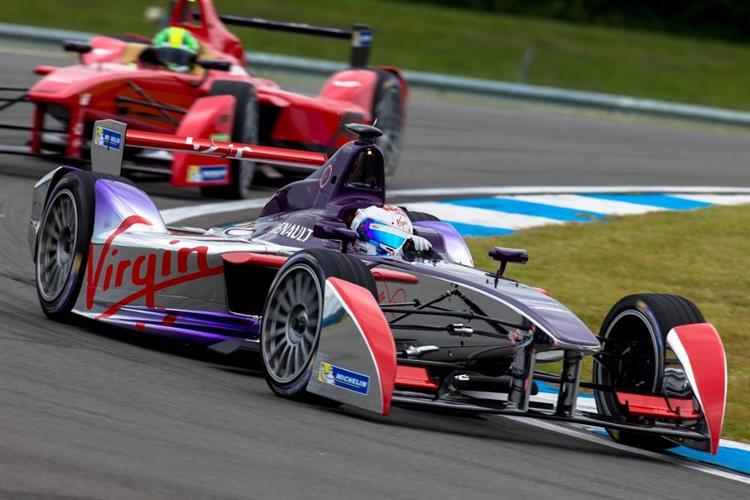Une monoplace de l’écurie DS Virgin Racing Formula E Team lors des essais réalisés sur le circuit de Donington