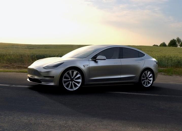 Très attendue, la Tesla Model 3 doit entrer le constructeur américain dans l’ère de la voiture électrique à forts volumes