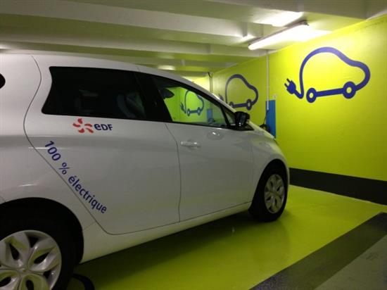 Leader du stationnement, VINCI Park a pour ambition d’équiper ses parkings de bornes de recharge accessibles via une carte unique