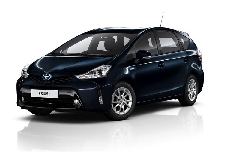 Extérieurement, seule la nouvelle teinte Noir Cobalt différencie la Toyota Prius+ « mise à jour »