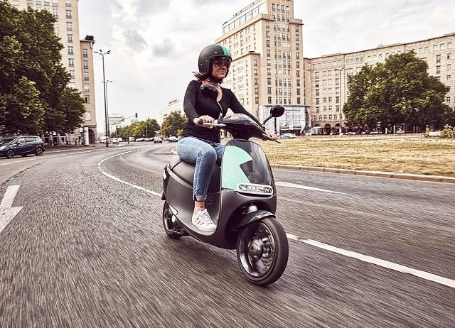 Disponibles à partir de 3 euros la demi-heure, les 200 premiers scooters Gogoro seront stationnés dans 4 quartiers de la capitale