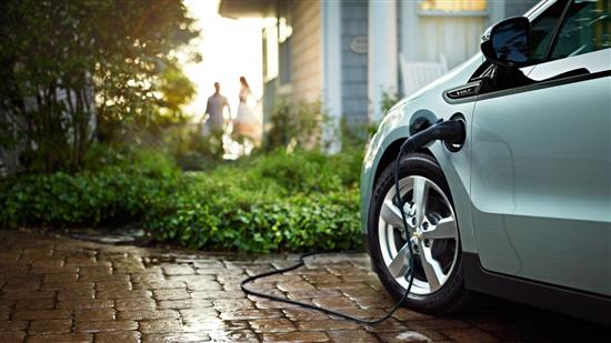 Les remises accordées et la polyvalence de la motorisation électrique à prolongateur d’autonomie placent la Chevrolet Volt en tête des ventes au premier semestre 2013