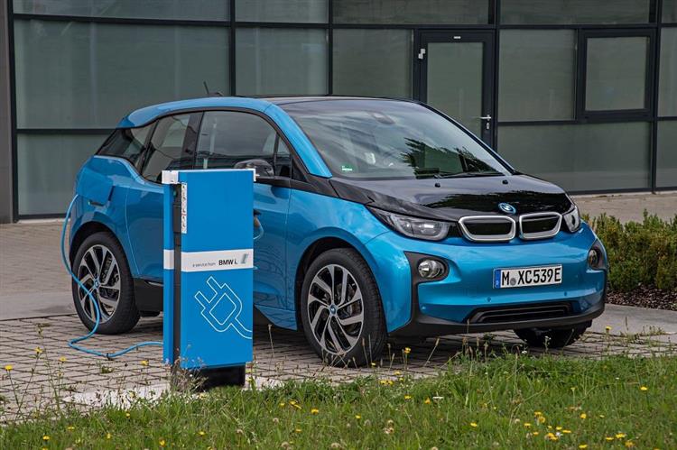 Avec 2 438 livraisons au premier semestre, la citadine BMW i3 se classe à la cinquième position des ventes de véhicules électriques en France