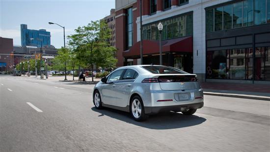 L'hybride rechargeable Chevrolet Volt est en tête des ventes de véhicules rechargeables, talonnée de près par la Nissan LEAF