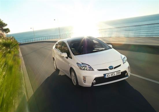 Commercialisée à plus de 3 millions d’unités, la Toyota Prius est dotée d’une grande habitabilité et d’une motorisation hybride peu gourmande en carburant