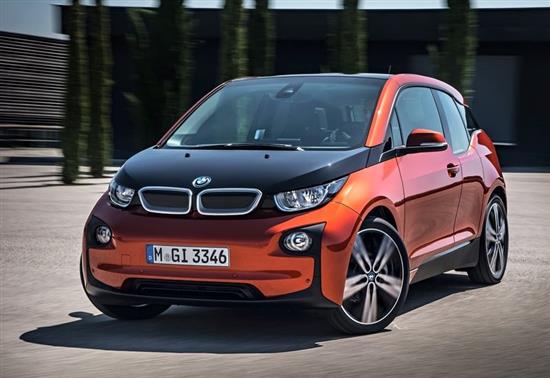 Commercialisée au prix de 27 990 euros (bonus de 7 000 euros déduit), la BMW i3 évolue dans la catégorie des citadines électriques premium