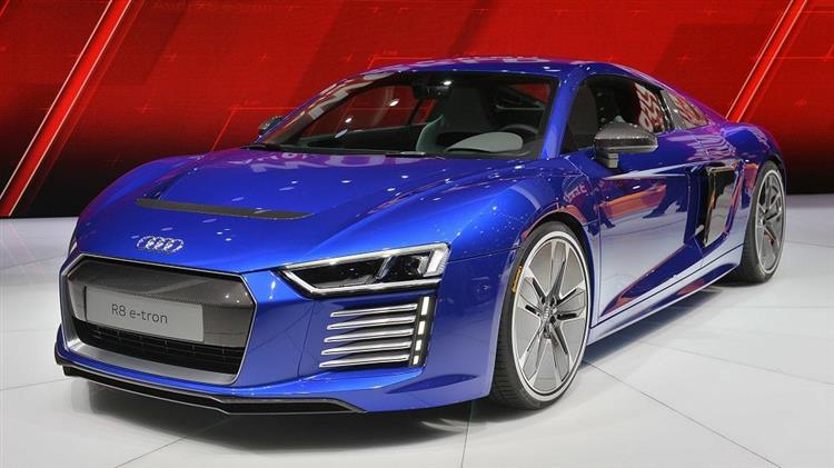 Avec sa batterie Lithium-Ion d’une capacité de 92 kWh, l’Audi R8 e-tron offrait jusqu’à 450 km d’autonomie sur une seule charge