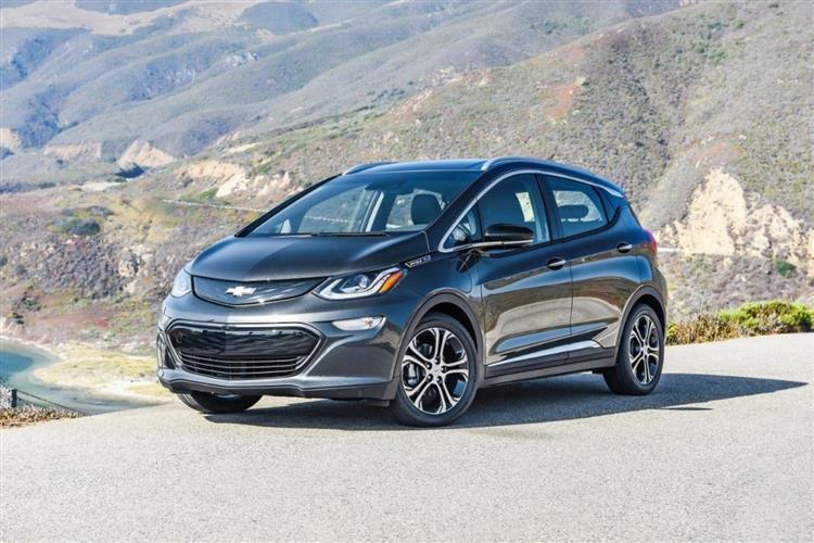 Disponible fin 2016 dans les concessions californiennes, la Chevrolet Bolt et ses 380 km d’autonomie réelle bénéficieront d’une aide totale de 12 000 dollars