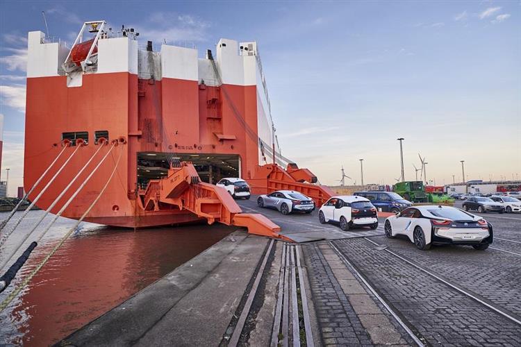 La citadine électrique BMW i3 et la supercar hybride rechargeable BMW i8 représentent 70 % des ventes totales