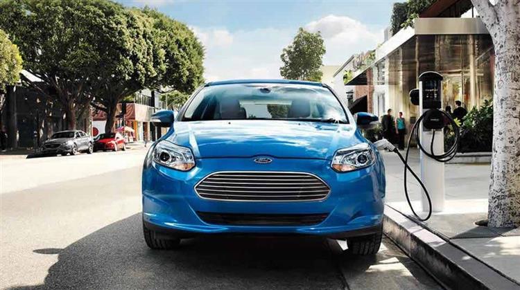 La version restylée de la Ford Focus Electric embarque une batterie de 33,5 kWh offrant une autonomie réelle de 185 km