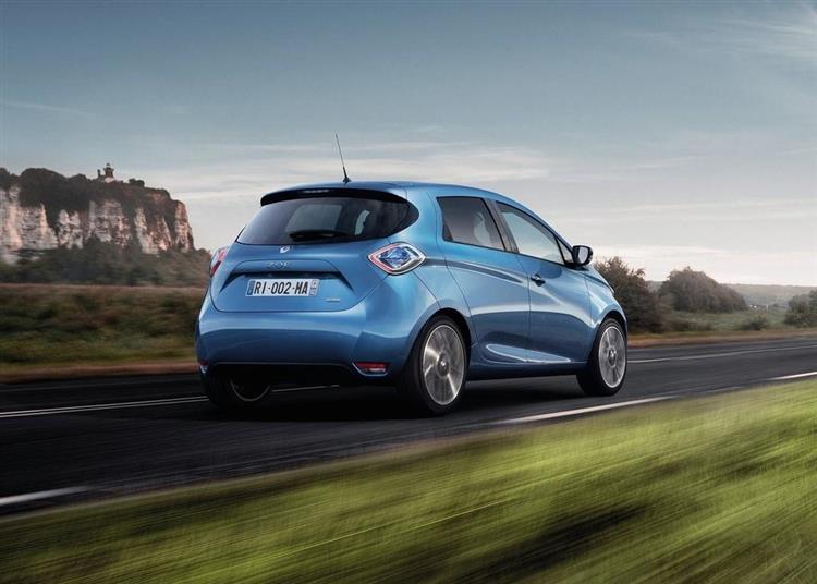 Voiture électrique la plus vendue en France, la citadine Renault ZOE bénéficie depuis peu d’une nouvelle batterie offrant 300 km d’autonomie réelle