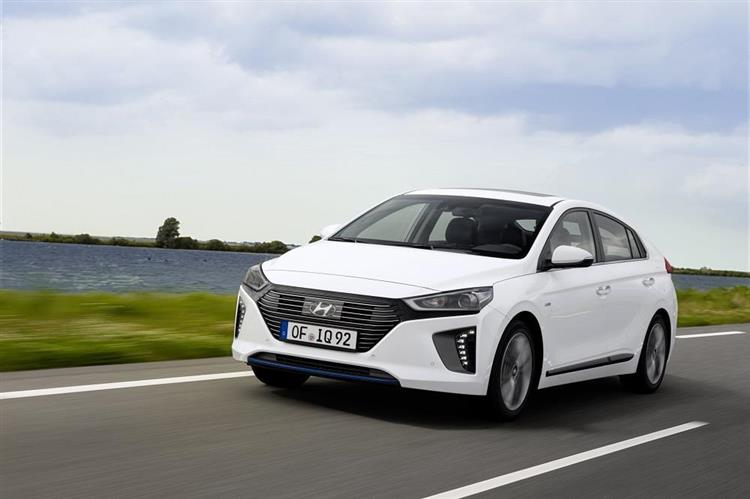 Lancée à l’automne 2016, la compacte hybride Hyundai IONIQ est disponible en variantes hybride, électrique et bientôt hybride rechargeable