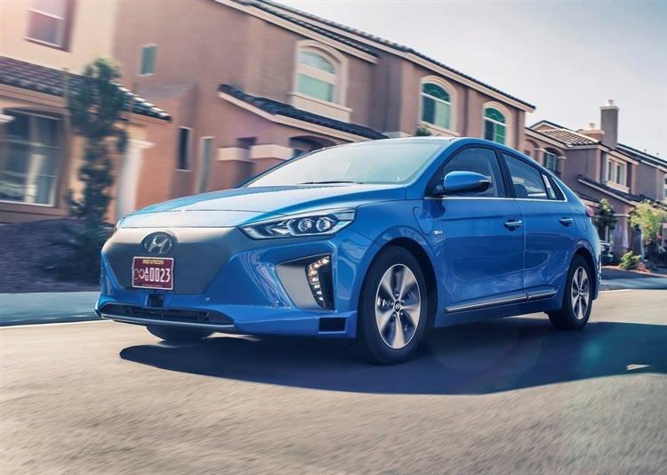 Immatriculée dans le Nevada, la Hyundai IONIQ affiche une plaque d’immatriculation siglée AU dédiée aux véhicules autonomes