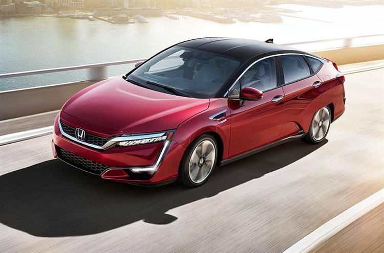 La Honda Clarity d’abord lancée en version à hydrogène sera rejointe en 2018 par une berline hybride