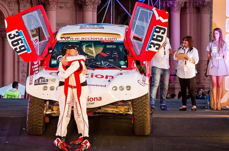 Les Argentins Jaton et Rolon ont parcouru près de 9 000 km au volant de leur Acciona EcoPowered, un véhicule 100 % électrique