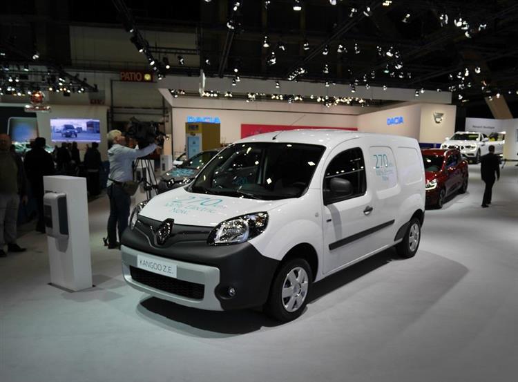 Dévoilé au salon automobile de Bruxelles, le nouveau Renault Kangoo Z.E. est équipé d’une batterie 33 kWh offrant une autonomie réelle de 200 km