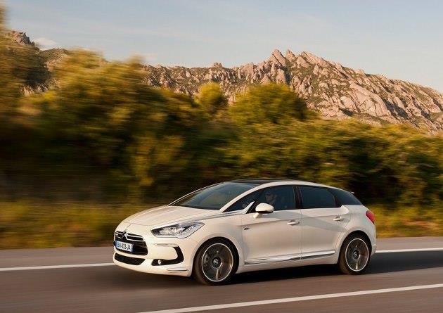 Voiture présidentielle, la Citroën DS5 HYbrid4 est disponible dans son millésime 2014 en 5 finitions et est dotée d’une nouvelle boîte de vitesses robotisée