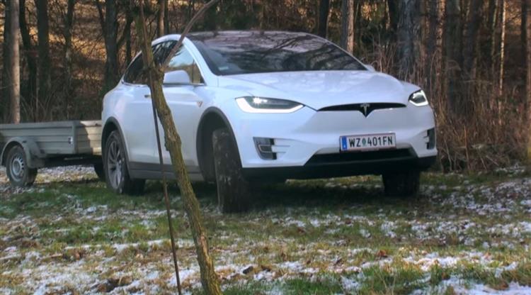 Un propriétaire autrichien du SUV électrique a décidé d’utiliser en mode utilitaire son Model X d’une valeur de 100 000 euros 