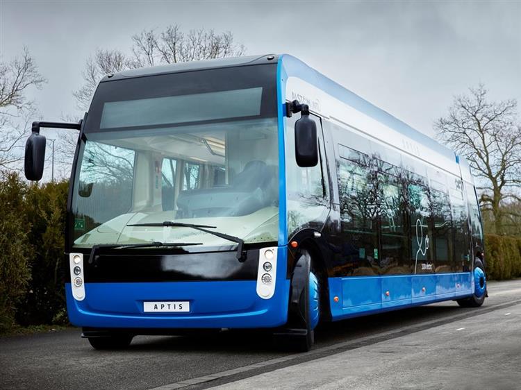 Avec son Aptis, le français se lance à la conquête du marché des bus électriques ; les premières unités seront testées en 2018 à Paris par la RATP