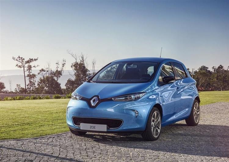 En février, la citadine au Losange s’est hissée en tête des ventes allemandes de voitures électriques et hybrides rechargeables