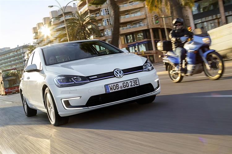 Avec une nouvelle batterie de 35,8 kWh, la version restylée de la Volkswagen e-Golf affiche une autonomie réelle de 200 km sur une seule charge