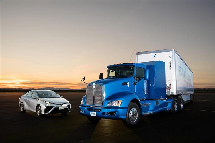 Equipé de deux piles à combustible issues de la Toyota Mirai, le camion électrique dopé à l’hydrogène sera testé dès l’été 2017 dans le port de Los Angeles