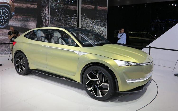A l’image du groupe Volkswagen, les modèles électriques et hybrides rechargeables devraient représenter 25 % des ventes de la filiale tchèque en 2025