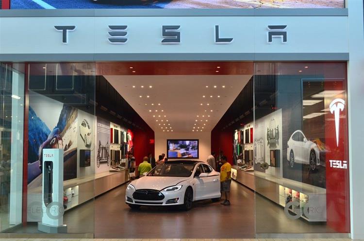 Au premier trimestre 2017, Tesla a vu son chiffre d’affaires progresser de 76,5 % sur un an grâce à la livraison de 25 051 véhicules