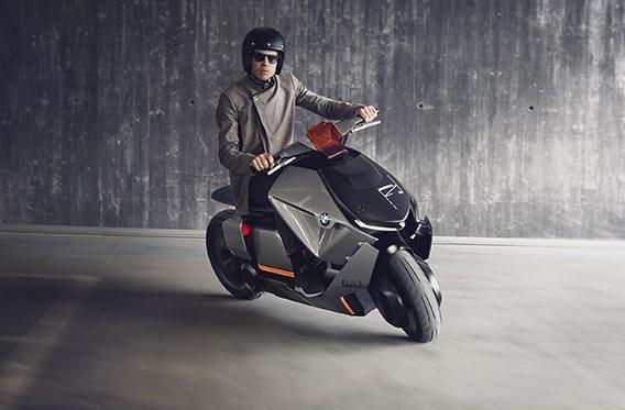 L’édition 2017 du concours d’élégance de la Villa d’Este a été l’occasion pour BMW de dévoiler un concept de scooter électrique et connecté