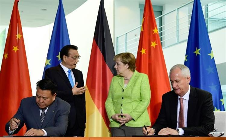 Lors de la rencontre à Berlin entre la Chancelière et le Premier Ministre chinois, plusieurs accords entre industriels chinois et allemands ont été signés dans le domaine des véhicules électriques et autonomes