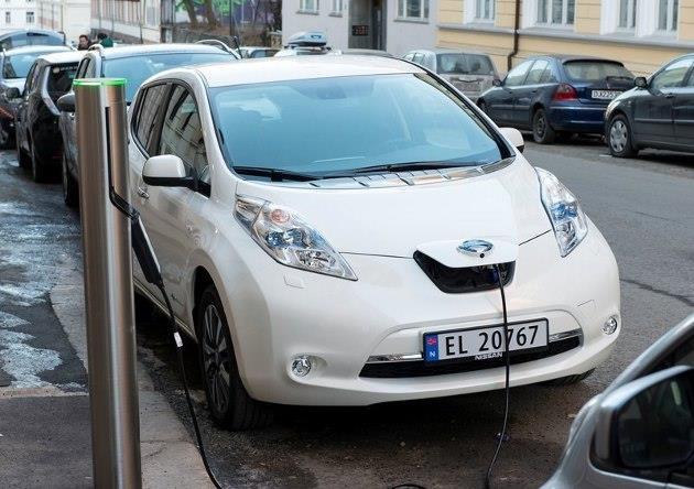 Quelles sont les raisons du succès de la voiture électrique en Norvège, premier producteur européen de pétrole ?