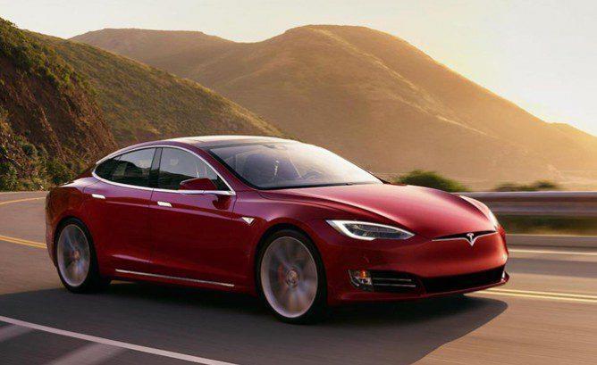 Grâce à la mise à jour de son système Autopilot 2.0, les Tesla Model S et X sont désormais capables d’effectuer un freinage automatique à n’importe quelle vitesse