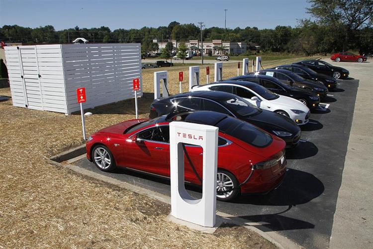 Tesla serait en négociation avec plusieurs constructeurs pour ouvrir l’accès de son réseau de recharge ultra-rapide à des véhicules électriques tiers